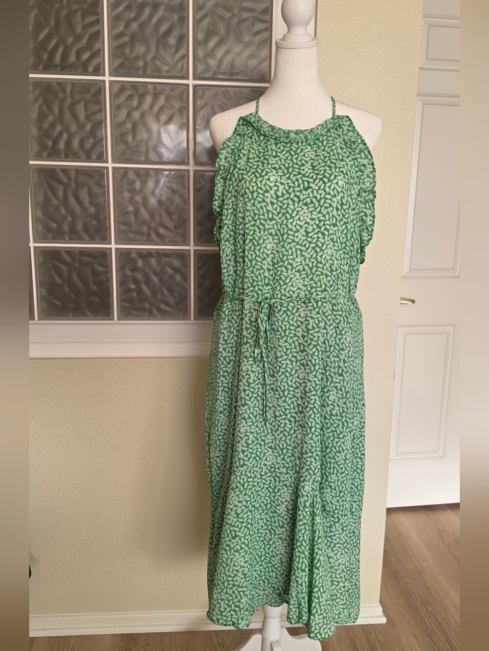 Who What Wear Green Printed Halter Midi Dress